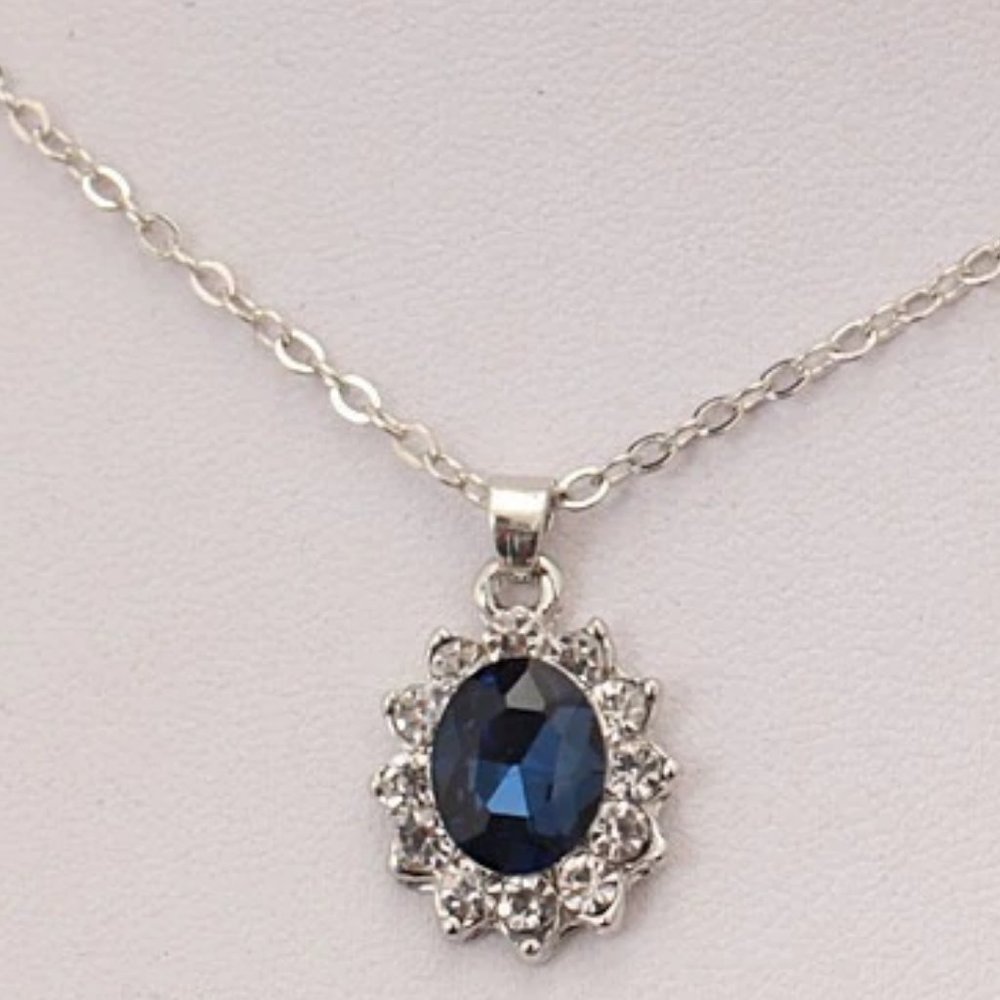 Silver Oval Cut Blue Sapphire Diamond Necklace